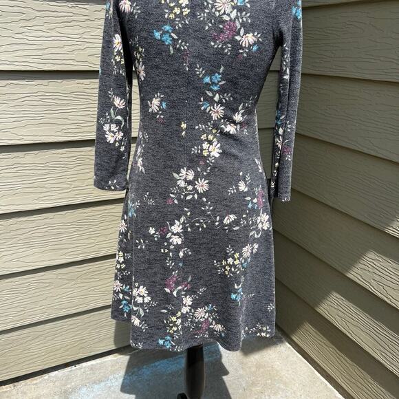 Love Fire women's dress, size XS, gray floral 3/4 sleeves. - Picture 5 of 7